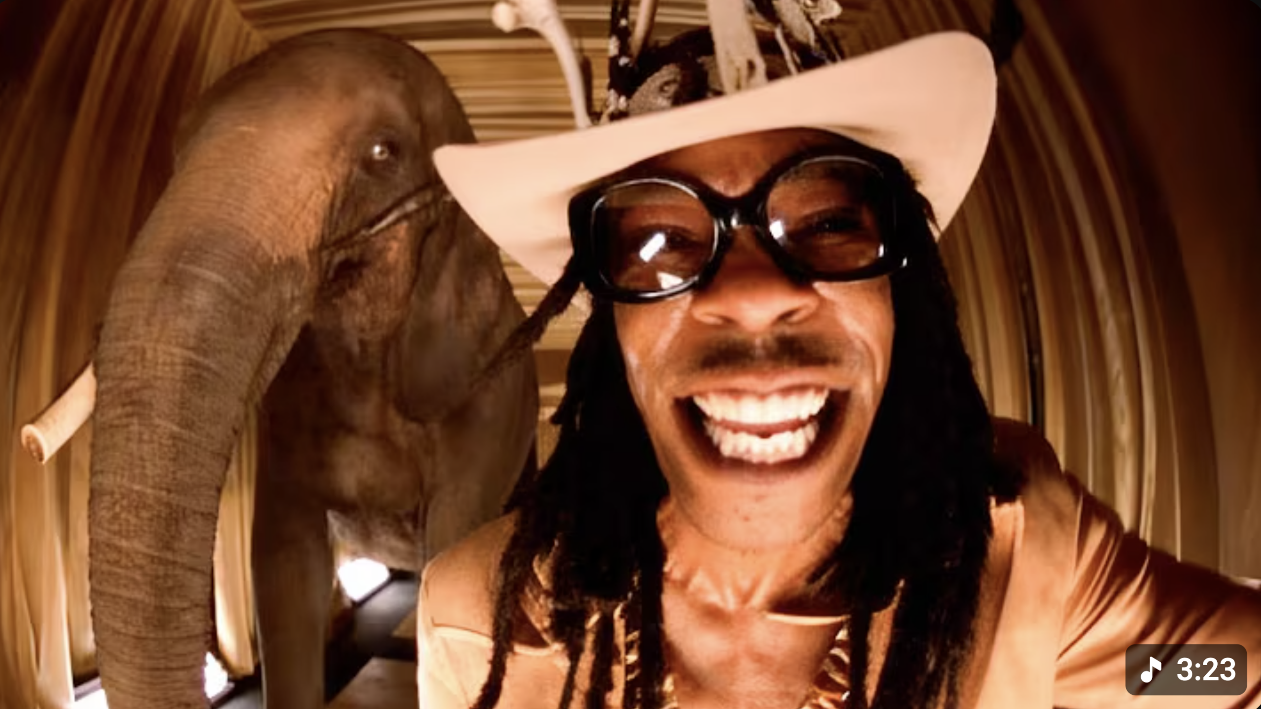 Busta Rhymes – Put Your Hands Where My Eyes Could See (Official Video) [Explicit]